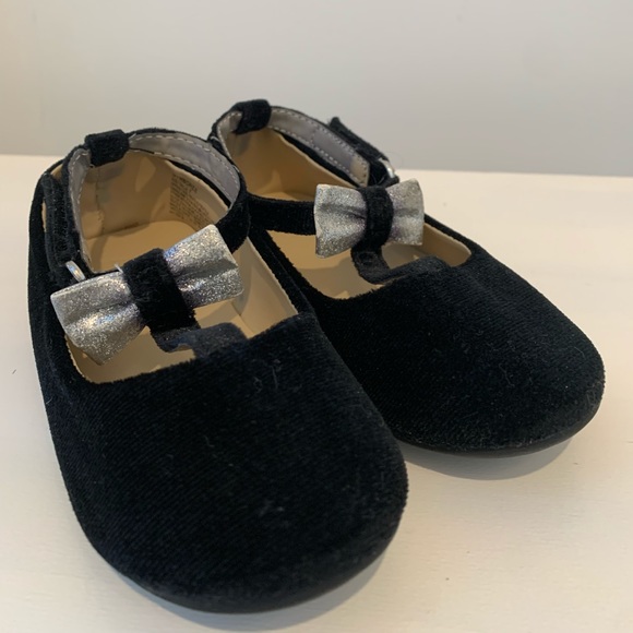 Gymboree toddler/girls black crushed velvety shoes with silver bow. Size 7 - Picture 6 of 9